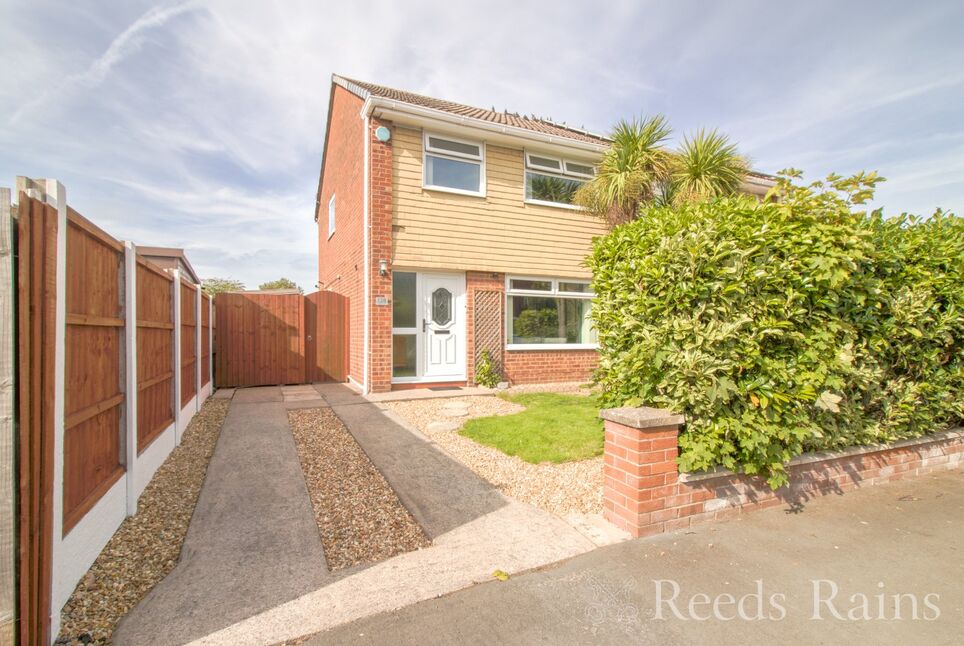 Main image of 3 bedroom Semi Detached House for sale, Hope Farm Road, Great Sutton, Cheshire, CH66