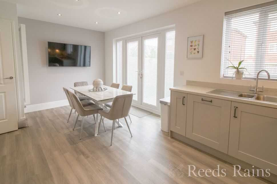 Kitchen / Dining