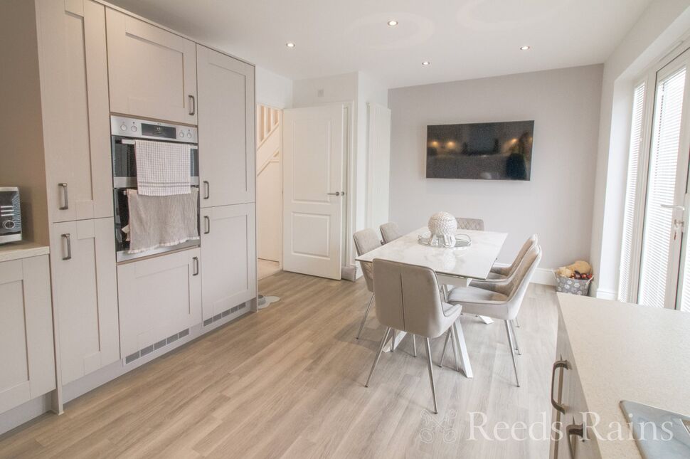 Kitchen / Dining