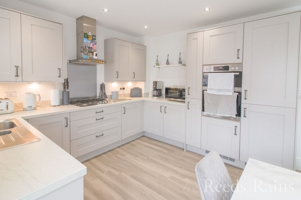 Kitchen / Dining
