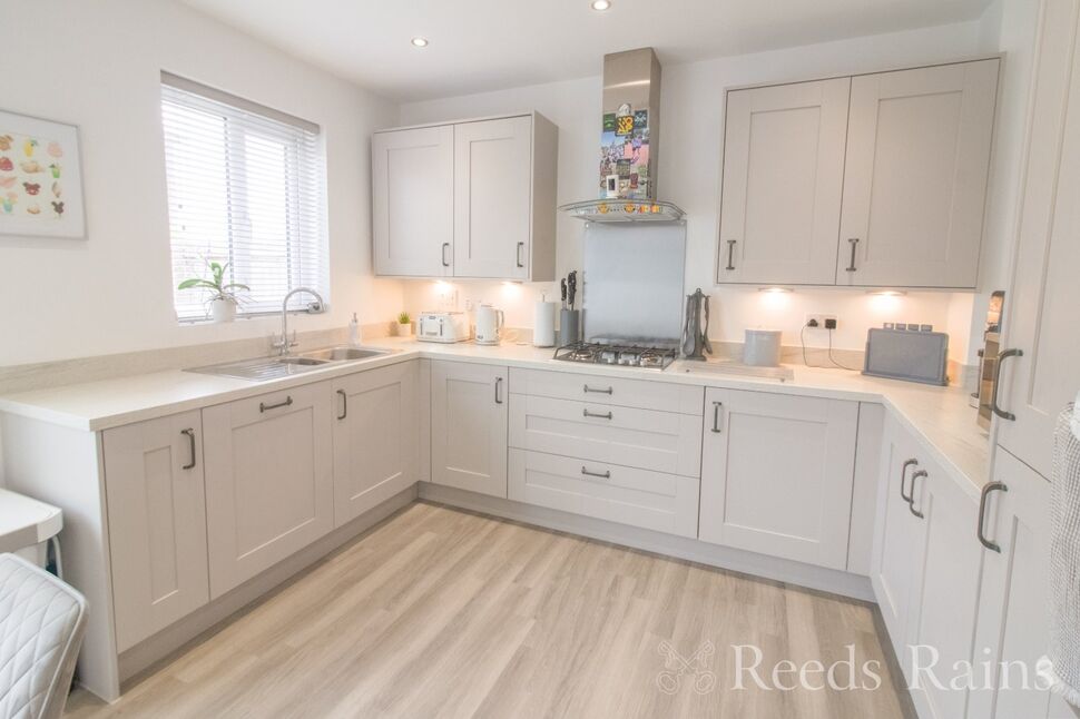 Kitchen / Dining