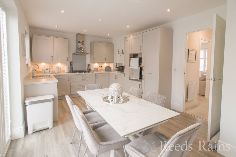 Kitchen / Dining