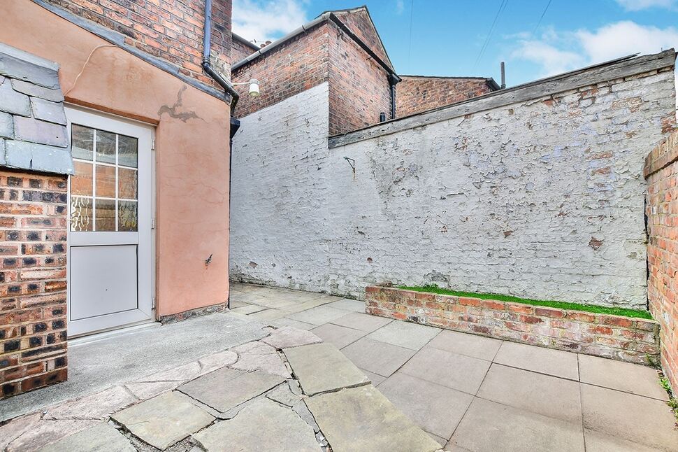 2 bedroom Mid Terrace House to rent, Prestbury Road, Macclesfield, SK10