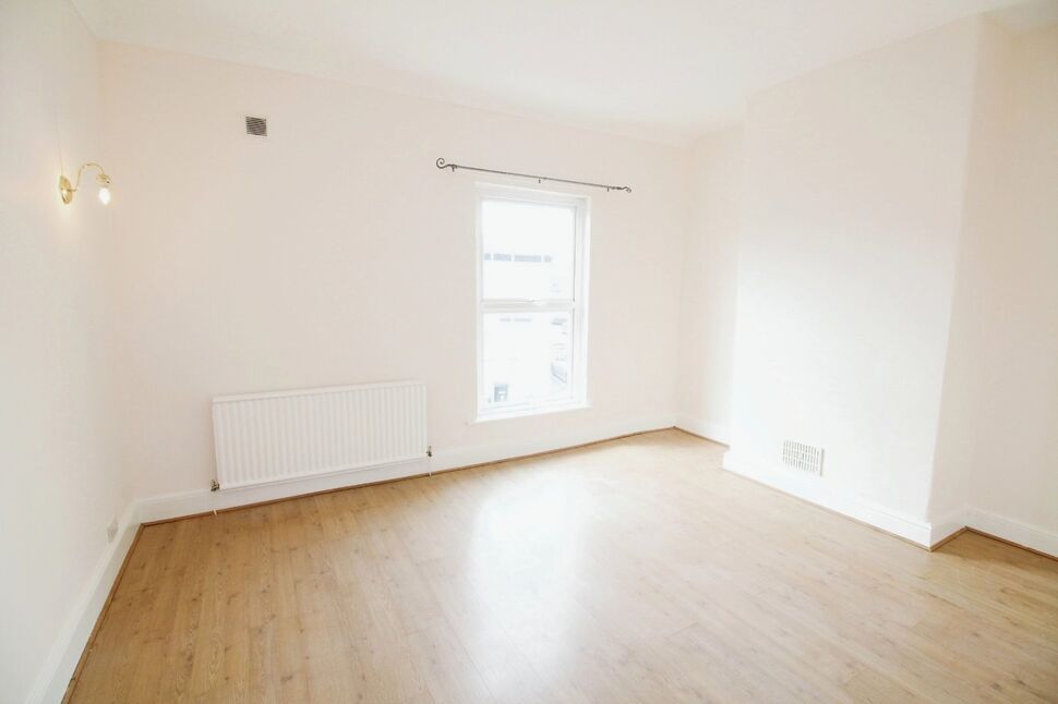 2 bedroom Mid Terrace House to rent, Prestbury Road, Macclesfield, SK10