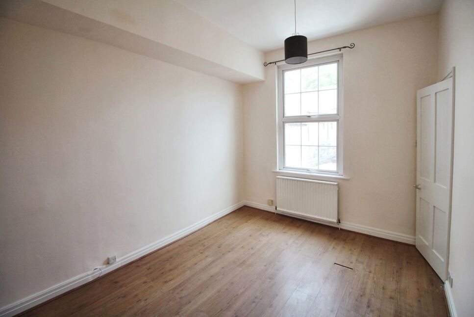 2 bedroom Mid Terrace House to rent, Prestbury Road, Macclesfield, SK10