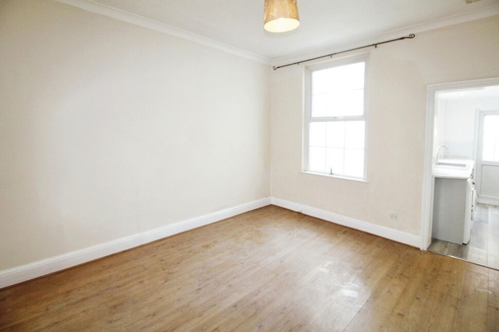 2 bedroom Mid Terrace House to rent, Prestbury Road, Macclesfield, SK10