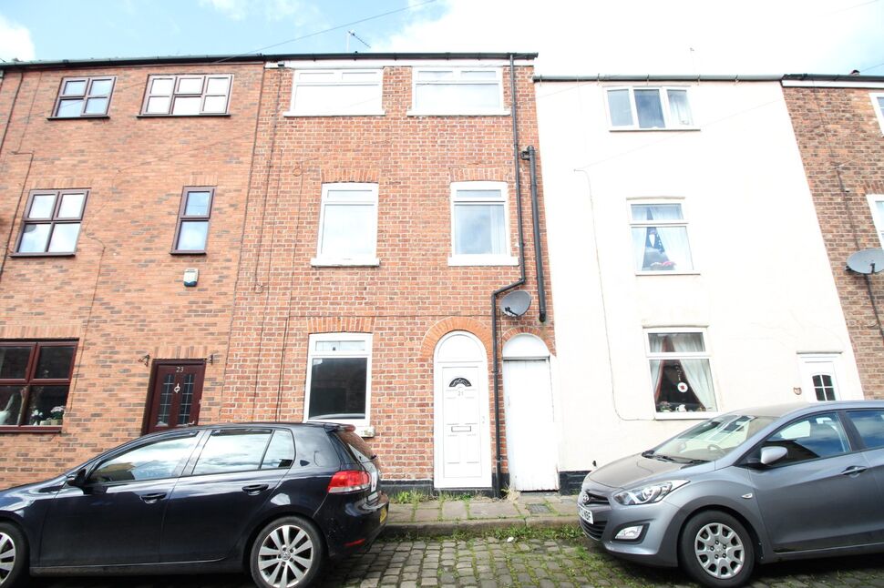 4 bedroom Mid Terrace House to rent, Clowes Street, Macclesfield, SK11