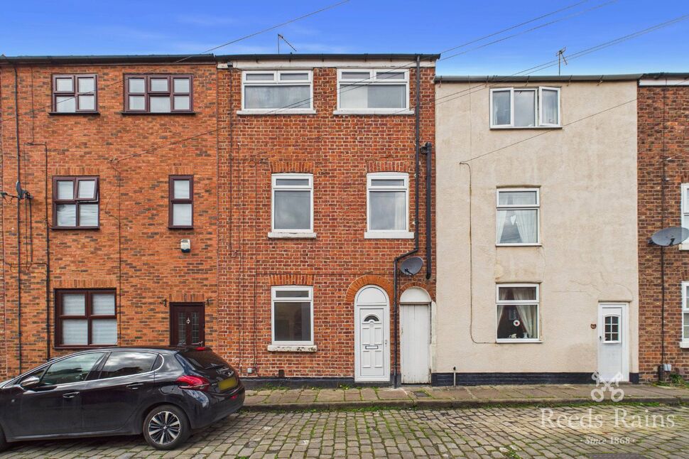 Main image of 4 bedroom Mid Terrace House to rent, Clowes Street, Macclesfield, Cheshire, SK11