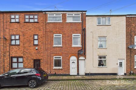Clowes Street, 4 bedroom Mid Terrace House to rent, &pound;1,400 pcm
