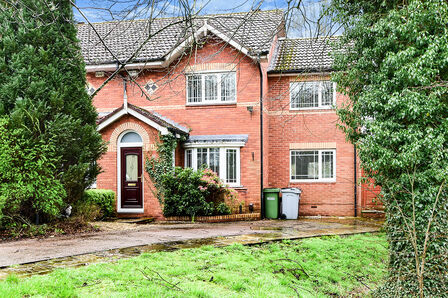 Pickenham Close, 4 bedroom Semi Detached House to rent, £1,400 pcm