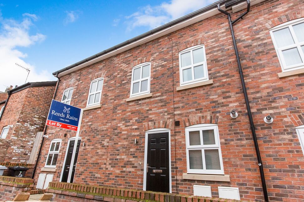Main image of 3 bedroom Mid Terrace House to rent, Cholmondeley Street, Macclesfield, Cheshire, SK11
