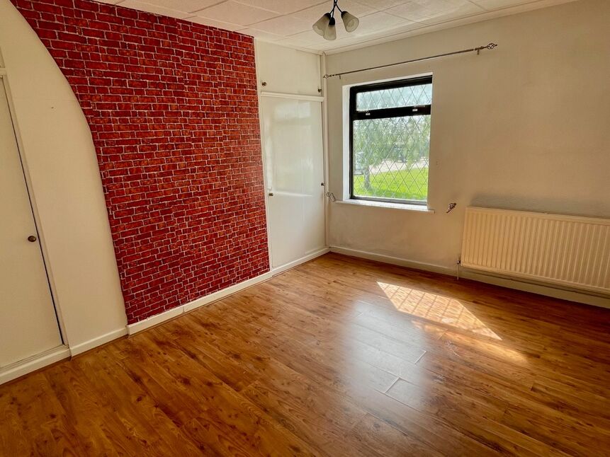 2 bedroom Mid Terrace House for sale, Green Street, Macclesfield, SK10