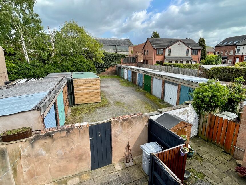 2 bedroom Mid Terrace House for sale, Green Street, Macclesfield, SK10 £156,500