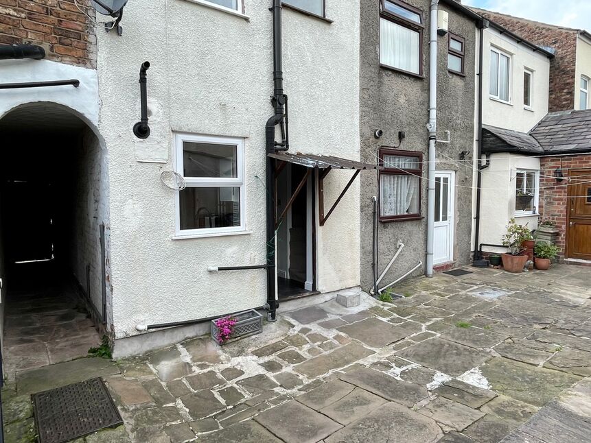 2 bedroom Mid Terrace House for sale, Green Street, Macclesfield, SK10 £156,500