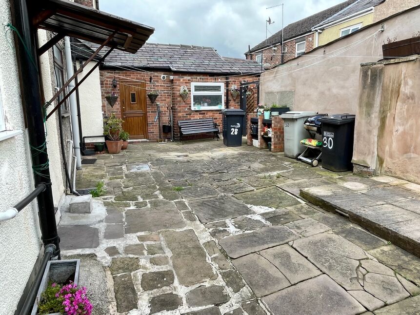 2 bedroom Mid Terrace House for sale, Green Street, Macclesfield, SK10 £156,500