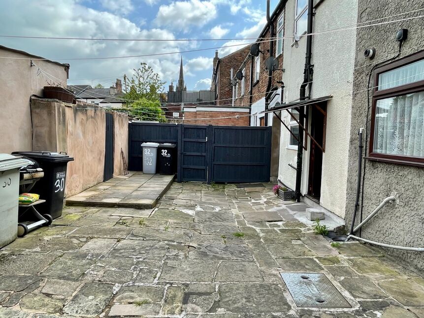 2 bedroom Mid Terrace House for sale, Green Street, Macclesfield, SK10