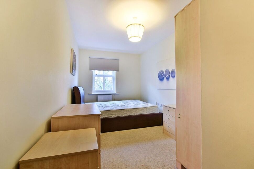 2 bedroom Flat for sale, Victoria Road, Macclesfield, SK10 £204,000