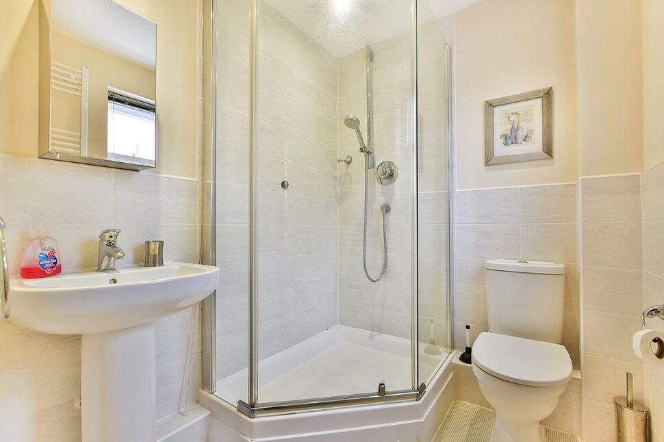 2 bedroom Flat for sale, Victoria Road, Macclesfield, SK10 £204,000