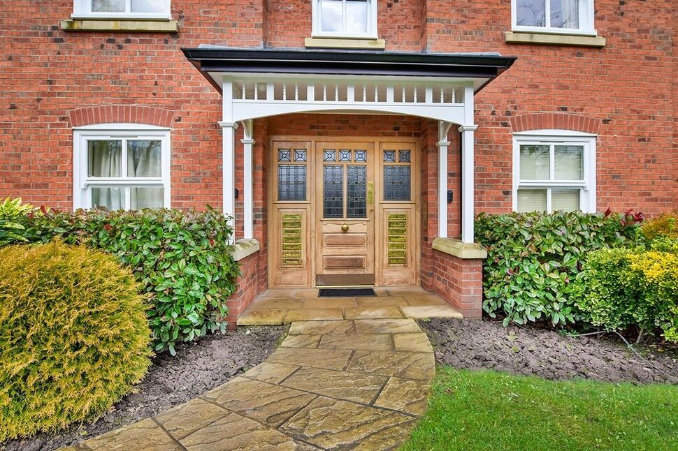 2 bedroom Flat for sale, Victoria Road, Macclesfield, SK10 £204,000