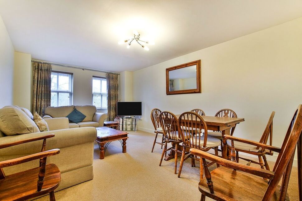 2 bedroom Flat for sale, Victoria Road, Macclesfield, SK10 £204,000