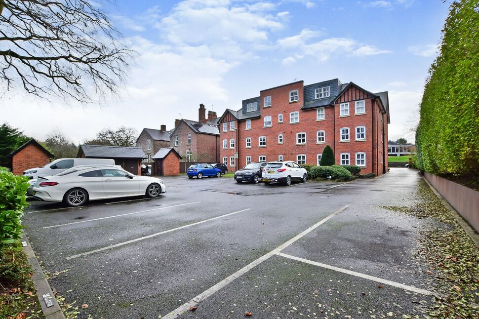 2 bedroom Flat for sale, Victoria Road, Macclesfield, SK10 £204,000