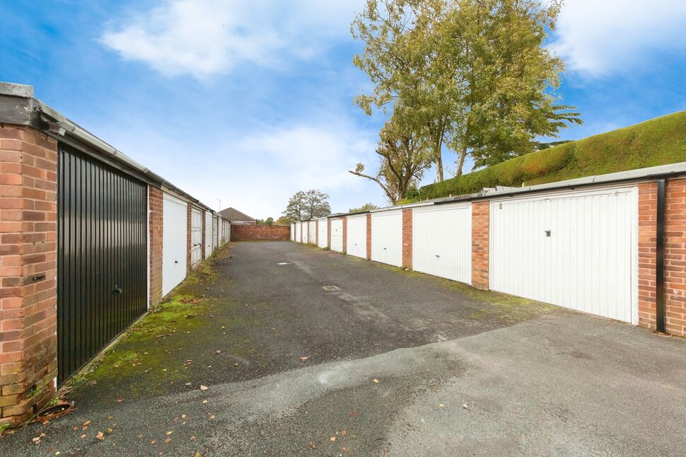2 bedroom Mid Terrace House for sale, Tarn Mount, Macclesfield, SK11 £180,000