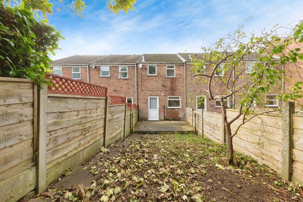 2 bedroom Mid Terrace House for sale, Tarn Mount, Macclesfield, SK11 £180,000