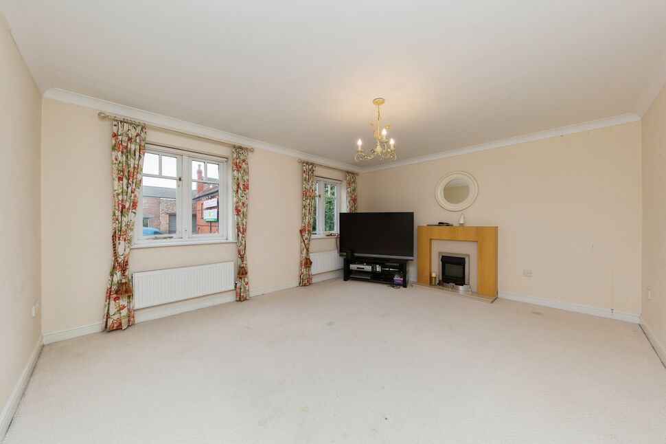 4 bedroom Mid Terrace House for sale, Buxton Road, Macclesfield, SK10