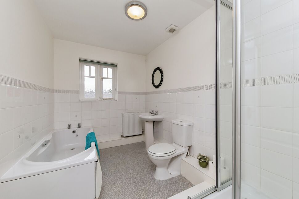 4 bedroom Mid Terrace House for sale, Buxton Road, Macclesfield, SK10