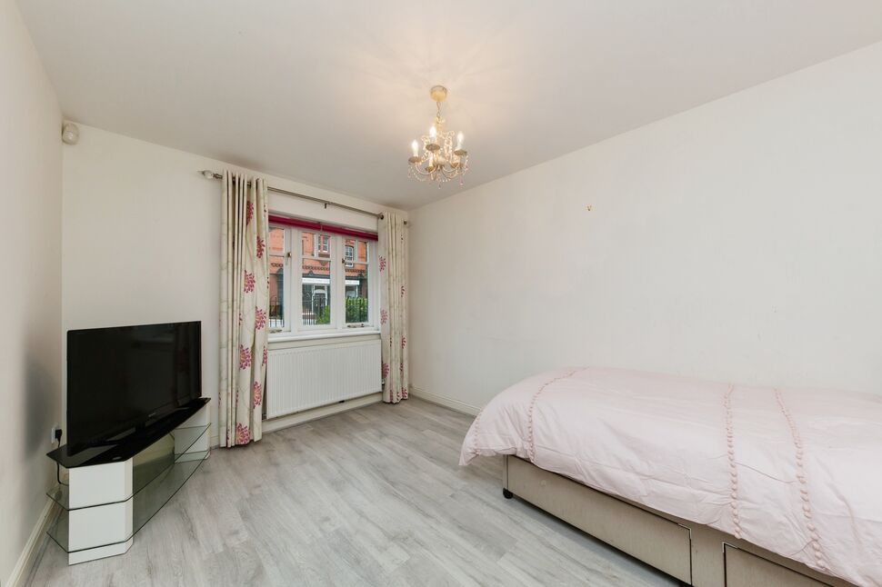 4 bedroom Mid Terrace House for sale, Buxton Road, Macclesfield, SK10