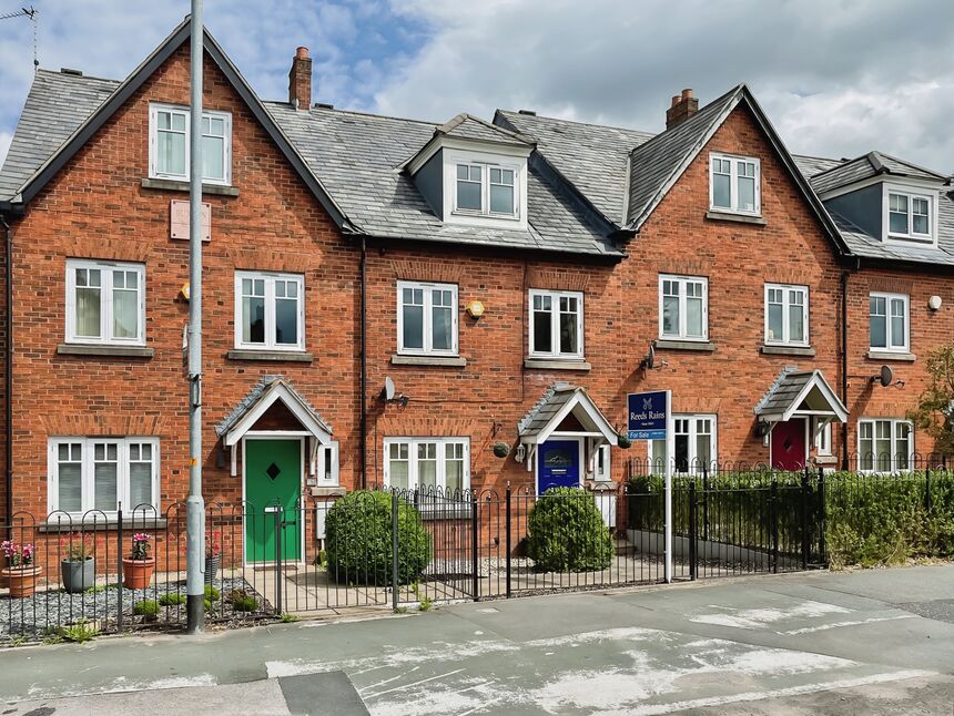 4 bedroom Mid Terrace House for sale, Buxton Road, Macclesfield, SK10 £289,950