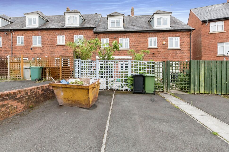 4 bedroom Mid Terrace House for sale, Buxton Road, Macclesfield, SK10 £289,950