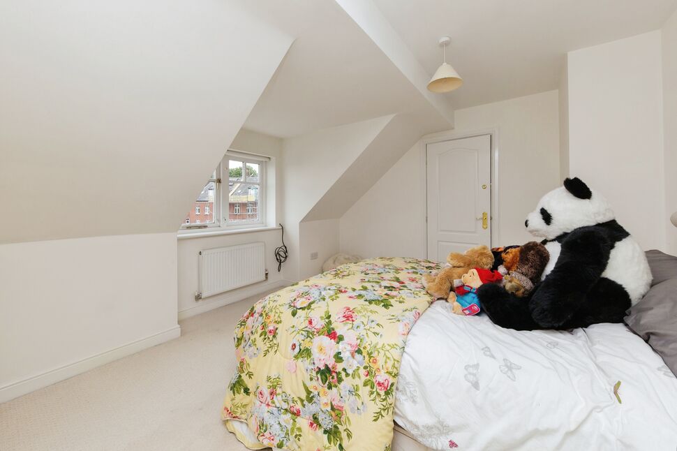 4 bedroom Mid Terrace House for sale, Buxton Road, Macclesfield, SK10