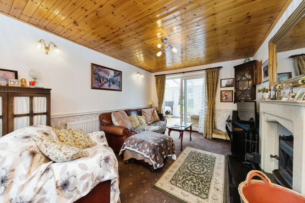 4 bedroom Semi Detached House for sale, Wilton Crescent, Macclesfield