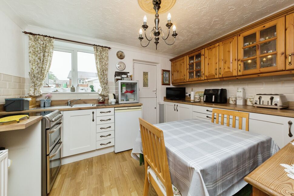 4 bedroom Semi Detached House for sale, Wilton Crescent, Macclesfield