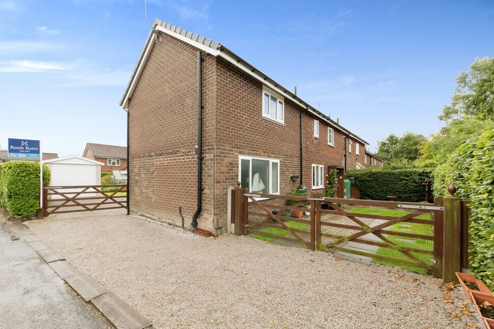 4 bedroom Semi Detached House for sale, Wilton Crescent, Macclesfield, SK11 £279,950