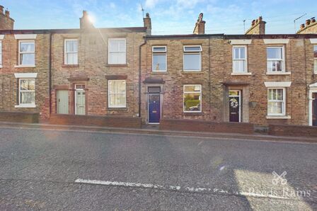 Rainow Road, 3 bedroom Mid Terrace House to rent, &pound;1,150 pcm