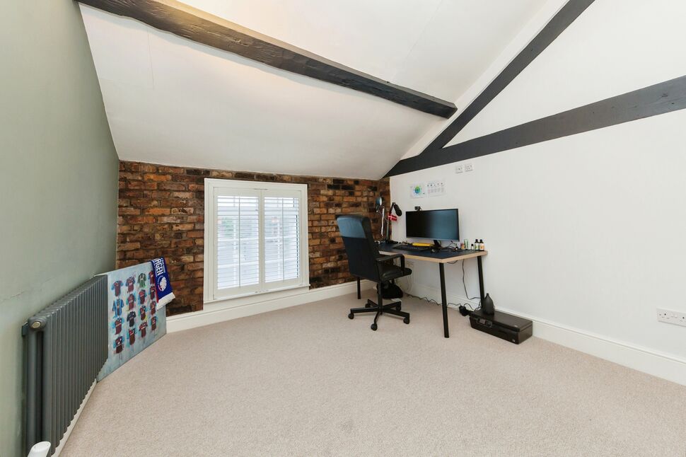 5 bedroom Mid Terrace House for sale, Chester Road, Macclesfield, SK11