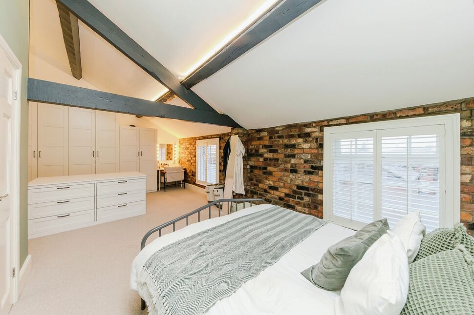 5 bedroom Mid Terrace House for sale, Chester Road, Macclesfield, SK11