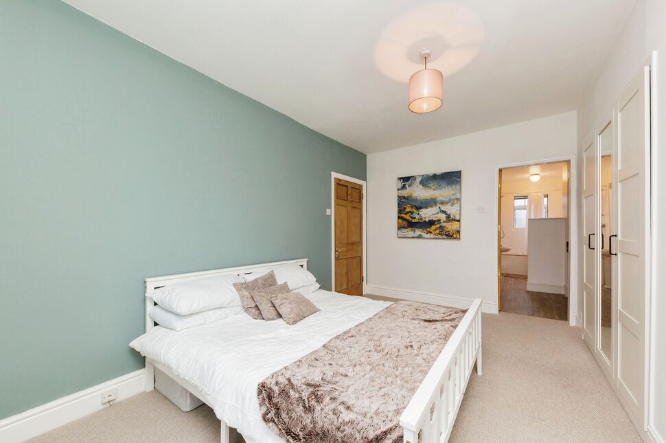 5 bedroom Mid Terrace House for sale, Chester Road, Macclesfield, SK11