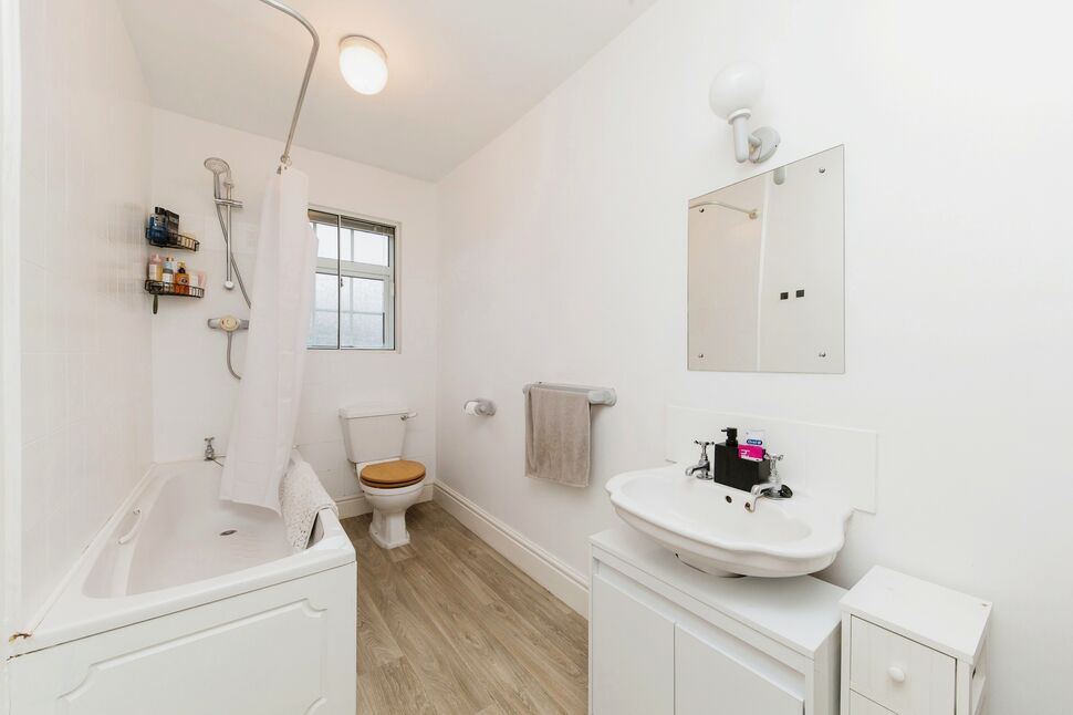 5 bedroom Mid Terrace House for sale, Chester Road, Macclesfield, SK11