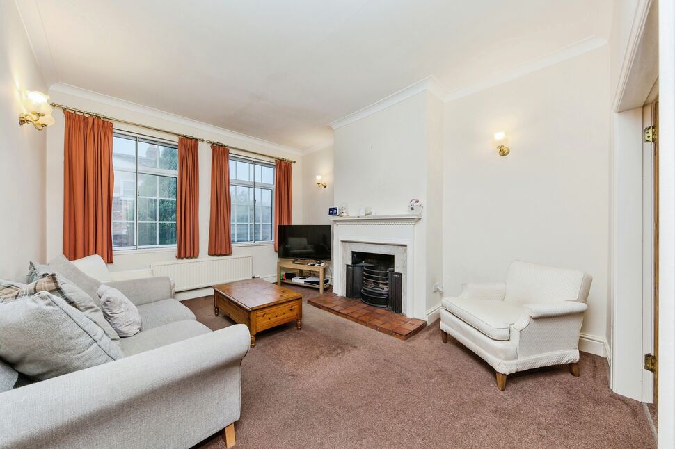 5 bedroom Mid Terrace House for sale, Chester Road, Macclesfield, SK11