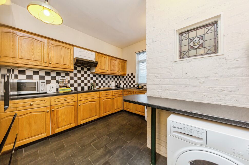 5 bedroom Mid Terrace House for sale, Chester Road, Macclesfield, SK11