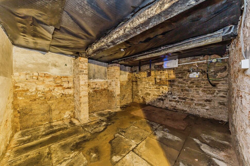 5 bedroom Mid Terrace House for sale, Chester Road, Macclesfield, SK11