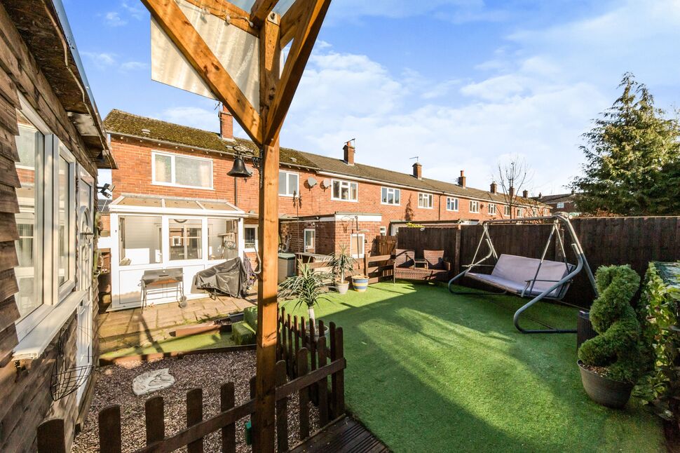 2 bedroom End Terrace House for sale, Chestnut Avenue, Macclesfield, SK10 £195,000