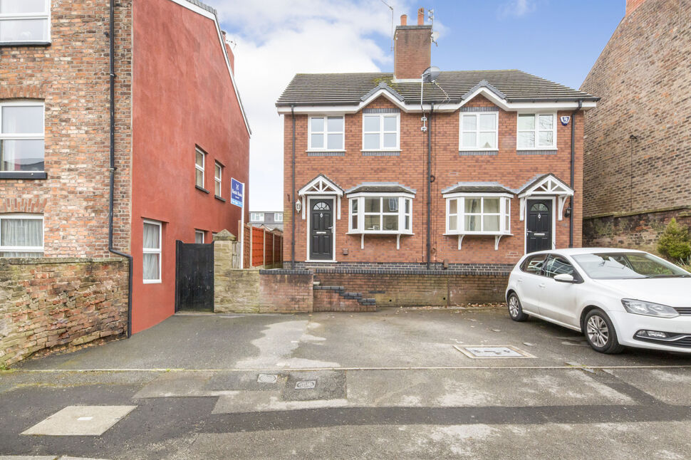4 bedroom Semi Detached House for sale, Wilton Crescent, Macclesfield