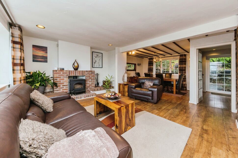 4 bedroom Detached House for sale, Ecton Avenue, Macclesfield, SK10 £