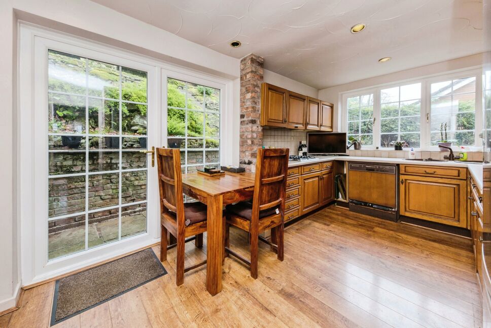 4 bedroom Detached House for sale, Ecton Avenue, Macclesfield, SK10 £