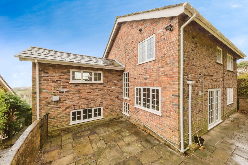 4 bedroom Detached House for sale, Ecton Avenue, Macclesfield, SK10 £