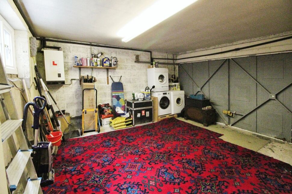 4 bedroom Detached House for sale, Ecton Avenue, Macclesfield, SK10 £